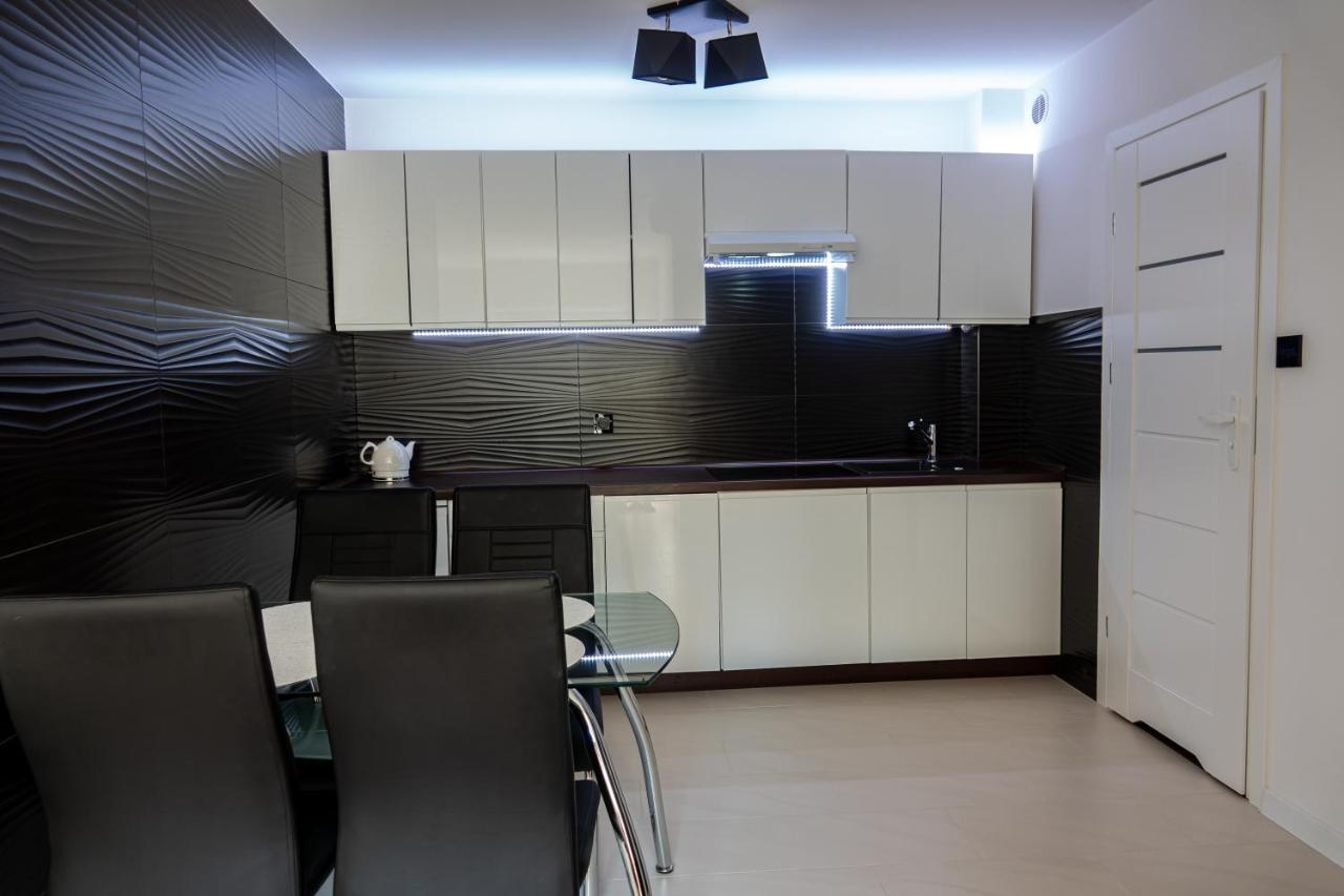 شقة سفينويتشي  في Apartament Przy Parku Z Duzym Tarasem ,Prywatny Parking المظهر الخارجي الصورة